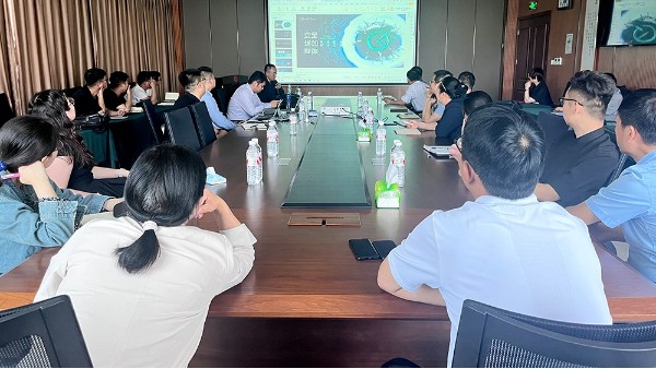 華東工控與<i style='color:red'>上海良信</i>簽署智能配電戰(zhàn)略合作協(xié)議，共創(chuàng)智能配電解決方案新篇章