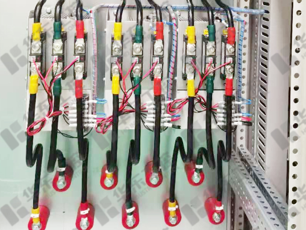 電容補(bǔ)償柜細(xì)節(jié)