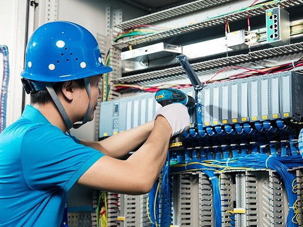 華東工控車間生產(chǎn)